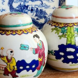 Pair antique Chinese exportware ginger jars.